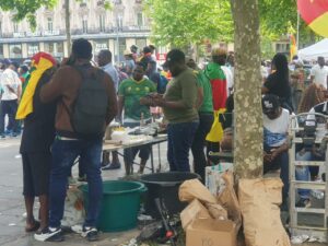 PETITS COMMERCES : LES BONNES AFFAIRES DU « MEETING GÉANT » DE PARIS